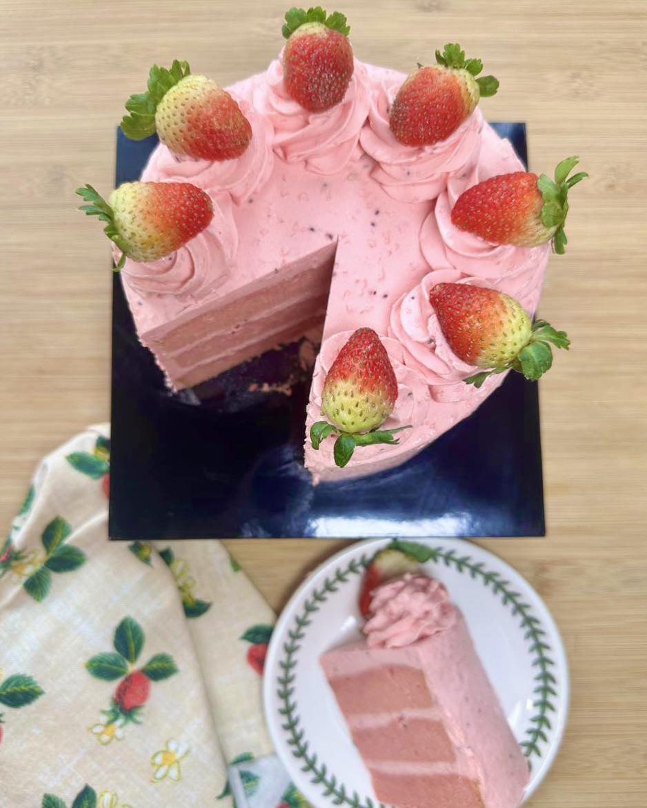 Keto Strawberry Cake